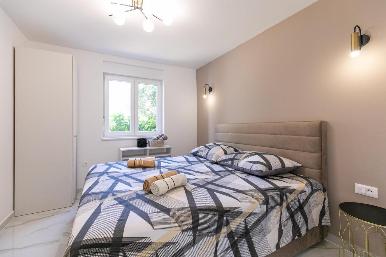 Apartman Suzi Pula Exterior foto